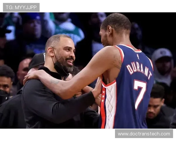 乌度卡称杜兰特悉心指导小贾巴里后者如海绵般吸收经验不断成长