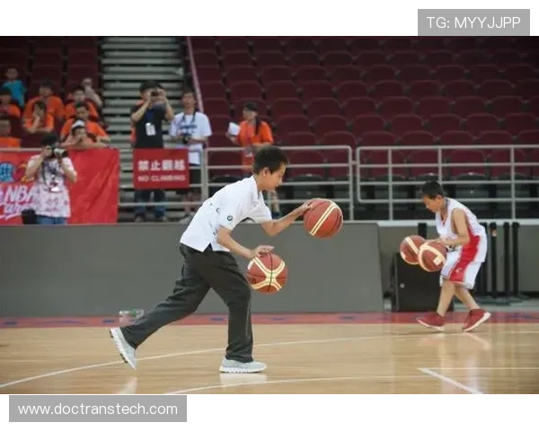 三岁姚明的篮球启蒙之路与未来巨星的成长故事